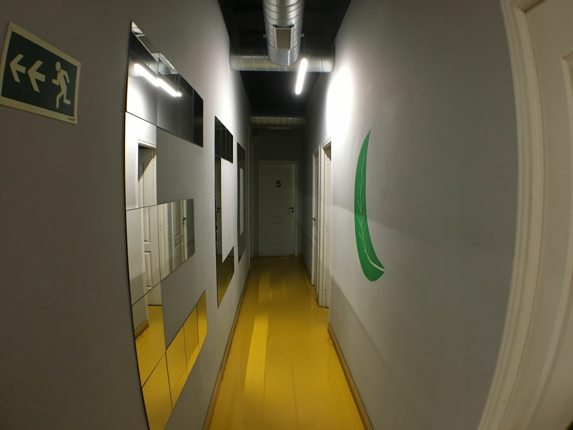 Sleep Green - Certified Eco Youth Hostel Barcelona Zewnętrze zdjęcie