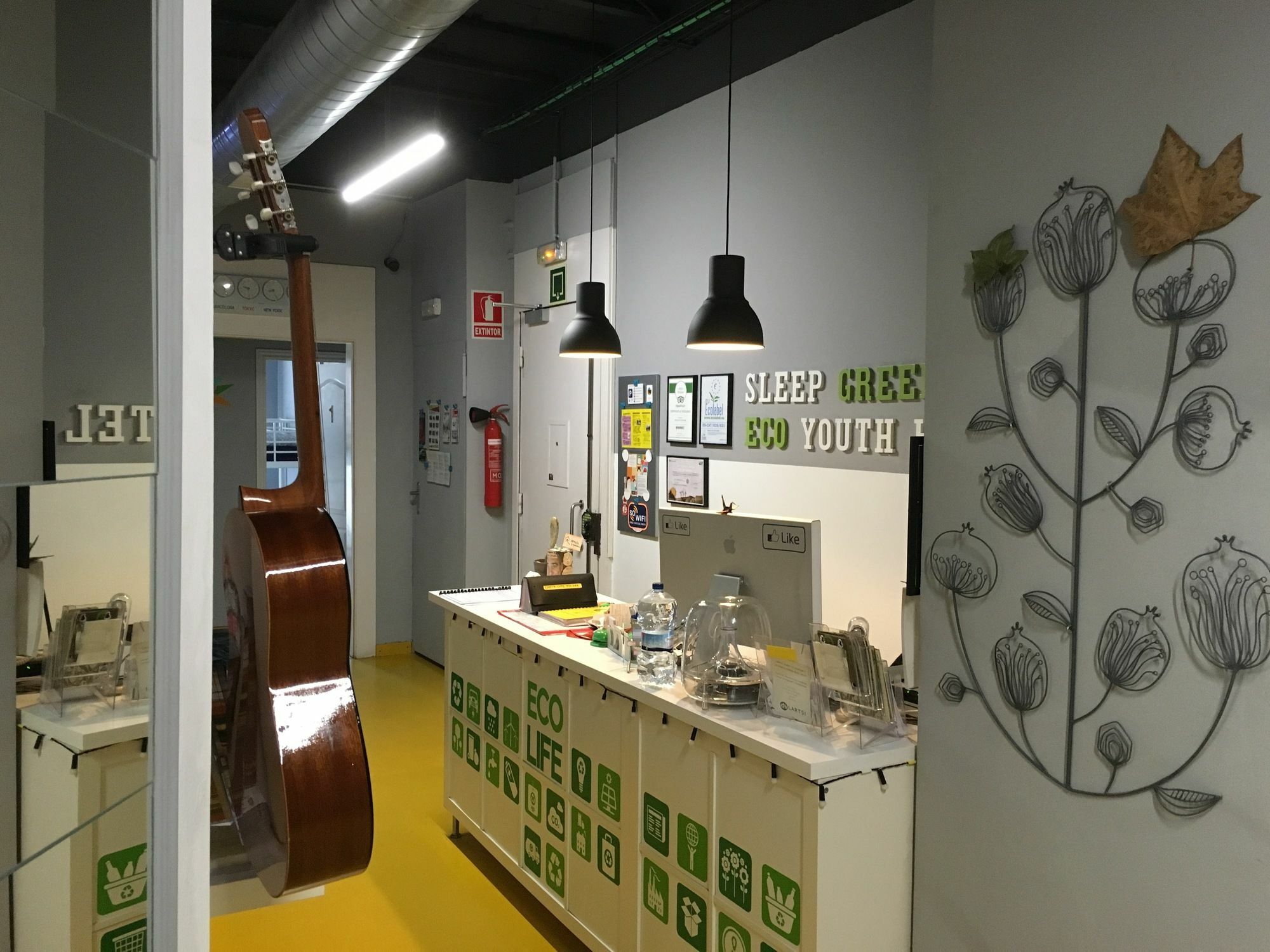 Sleep Green - Certified Eco Youth Hostel Barcelona Zewnętrze zdjęcie