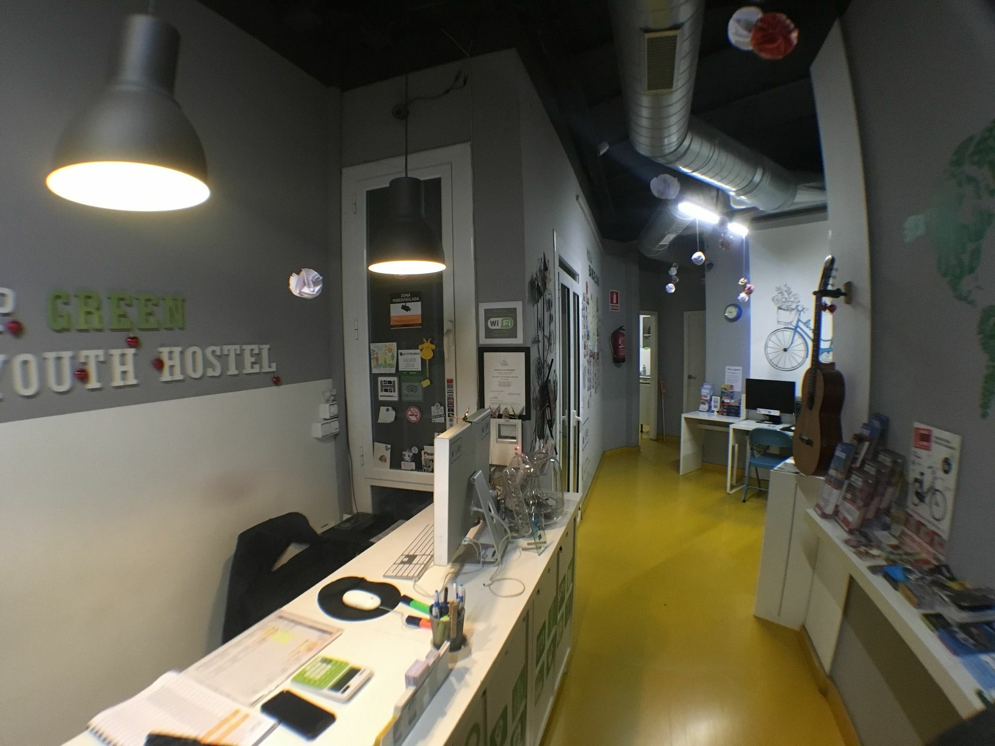 Sleep Green - Certified Eco Youth Hostel Barcelona Zewnętrze zdjęcie